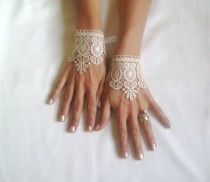 wedding photo - White or beige cuff Wedding gloves bridal gloves lace gloves fingerless gloves white gloves free ship