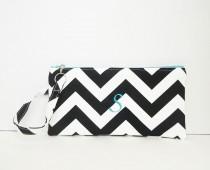 wedding photo - Wristlet - Personalized Chevron Pouch with initials - Embroidered Makeup bag - Large