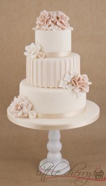 wedding photo - Roses And Stripes 3 Tier Wedding Cake