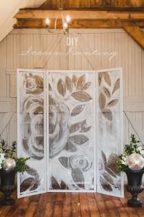 wedding photo - DIY Screen Painting Backdrop (Ruffled)