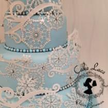 wedding photo - Edible Cake Lace Christmas Snowflake Perfect for Christmas, Weddings, Anniversary, Engagement, Frozen Party, Cake Decoration and Cupcake