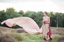 wedding photo - Marsala-Traum: Eine Lovestory in der herbstlichen Heide - Hochzeitswahn - Sei inspiriert!