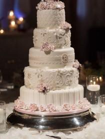 wedding photo - 32 Stunning Pin-Worthy Wedding Cakes - MODwedding