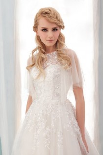 wedding photo - Tulle sweetheart gown with sleeves