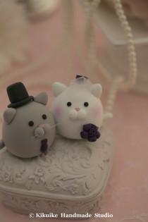 wedding photo - kitty and Cat wedding cake topper