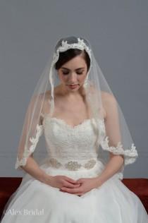 wedding photo - Mantilla bridal wedding veil ivory/white 45x36 elbow alencon lace
