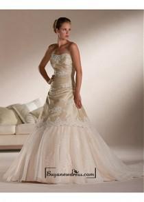 wedding photo - A Stunning Strapless Taffeta & Organza Wedding Dress