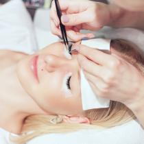 wedding photo - Eyelash Extensions: What to Expect
