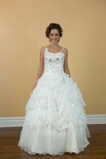 wedding photo - Sweet 16, Prom Romantic Ballgown, White Sweetheart with thin straps Organza Wedding dress
