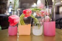 wedding photo - DIY : des vases coquets pour égayer un mariage printanier - Mariage.com