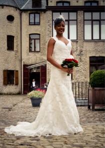 wedding photo - Lace Keyhole Back Cap Sleeves Wedding Gown -- Paulina