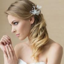 wedding photo -  http://www.leflowersbridal.com/collections/wedding-pins-clips-combs/products/floral-3d-hair-comb-ss6-103