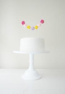 wedding photo - Cake Pom Garland