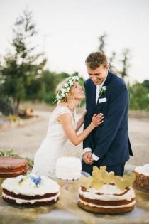 wedding photo - Trend Alert: 25 Gorgeous Ideas for Single Tier Wedding Cakes