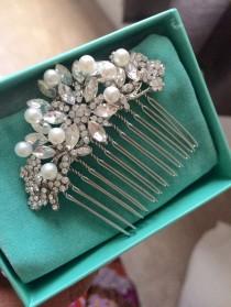 wedding photo -  Wedding Hair Clips and Rhinestone Combs for Brides - Ladiestylelife.com