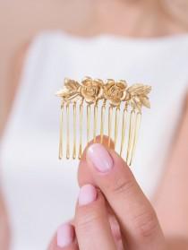 wedding photo - Flowers and leaves golden hair comb