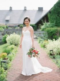 wedding photo - Sleek, Modern Wedding Dresses That Are Redefining Classic