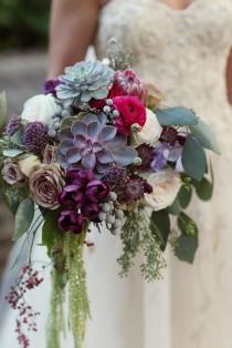 wedding photo -  A Seasonal Guide To Gorgeous Wedding Flowers