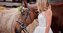 wedding photo - Bride's Wedding Day Shoot With Rescue Horse Is A Thing Of Beauty