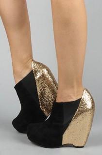 wedding photo - Senso Diffusion The Narcisco Shoe In Black Suede And Gold GlitterExclusiveLimited Edition
