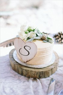 wedding photo - 7 Sweet   Simple Wedding Cakes