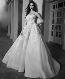 wedding photo - Fashion Strapless Lace Wedding Dresses Applique 2016 Sexy Zuhair Murad Bridal Ball Gown Sleeveless Tulle Chapel Length Custom Online with $111.52/Piece on Hjklp88's Store 