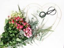 wedding photo - Sweet DIY Heart Eucalyptus Wreath - Weddingomania