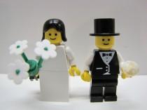 wedding photo - Lego BRIDE & GROOM Wedding Minifig Pair Black Hair