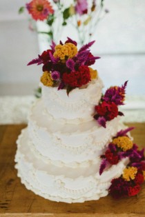 wedding photo - Rustic White Wedding Cake
