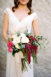 wedding photo - 20 Beautiful Wedding Bouquets To Have And To Hold