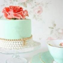 wedding photo - DIY Vintage Cake Accessory Ideas