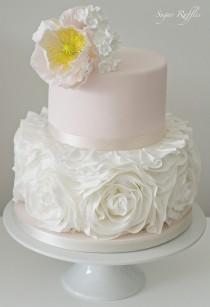 wedding photo - Ruffle Rose Wedding Cake With Poppies