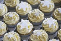 wedding photo - Snowflake Cupcakes