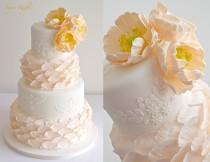 wedding photo - Peach Wedding Cake With Poppies