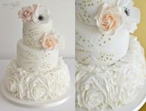 wedding photo - Ruffle Rose Wedding Cake
