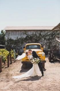 wedding photo - Kate Spade Would Definitely Approve Of This Black, White, And Gold Wedding At Guglielmo Winery