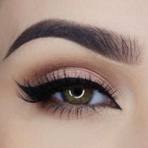 wedding photo - How To Apply Eyeliner: 10 Looks For Beginners And Pros