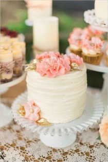 wedding photo - 24 Spectacular One-Tier Wedding Cakes
