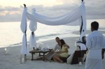wedding photo - Cuando el relax, la playa, el deporte y la pasión dan lugar a una inolvidable luna de miel