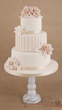 wedding photo - Roses And Stripes 3 Tier Wedding Cake — Round Wedding Cakes