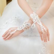 wedding photo - Bridal Gloves, Short Gloves, French Lace Gloves, Fashion Bridal Lace Short Gloves, Wedding Gloves, Wedding Accessory BG0024