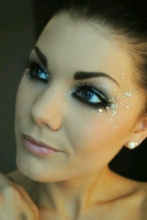 wedding photo - 20 Amazing Eyeliner Tips, Tricks And Looks To Try Now