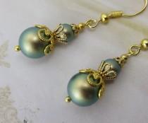wedding photo - GOLD STARDUST EARRING Green Swarovski Pearl Filigree Bridesmaid Sparkle Bridal Antique Spring Chic Sage Olive Moss Drop Jewellery jewelry