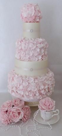 wedding photo - Ruffle Wedding Cake