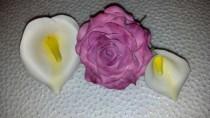 wedding photo - 3 Edible Flowers / 1 ROSE and 2 ROSES / Any color / Gum paste / Fondant / Cake decoration / Cake topper / Sugar flower
