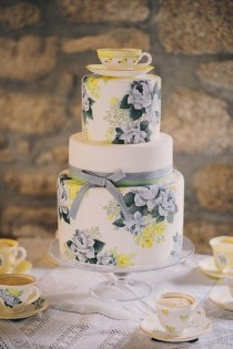 wedding photo - 10 Vintage-Floral Wedding Cakes