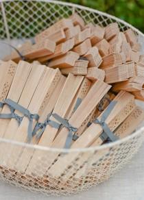 wedding photo - 8 Fun Summer Wedding Favor Ideas