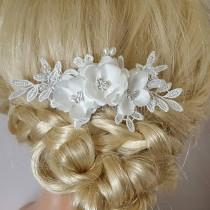 wedding photo - Bridal Hair Comb, Wedding Comb, Butterfly  Comb, Floral Wedding Comb, Rhinestone  Bridal Comb, Silver Wired,  Off White Pearls, lace