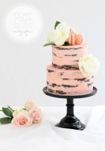 wedding photo - 10 Sensational Semi-Naked Wedding Cakes