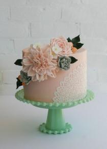 wedding photo - The Single-Tier Wedding Cake